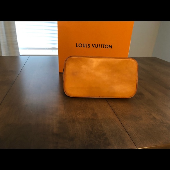 Authentic Louis Vuitton Alma Handbag - Picture 5 of 15